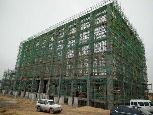 銅煤公司承建的小保當(dāng)?shù)V井工業(yè)場(chǎng)地鍋爐房工程順利封頂