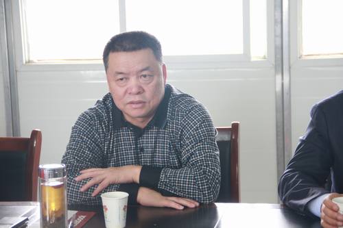 陜煤集團(tuán)總經(jīng)理助理、建設(shè)集團(tuán)聯(lián)合黨委書記、董事長寧興剛節(jié)日期間深入銅煤公司施工生產(chǎn)一線視察慰問