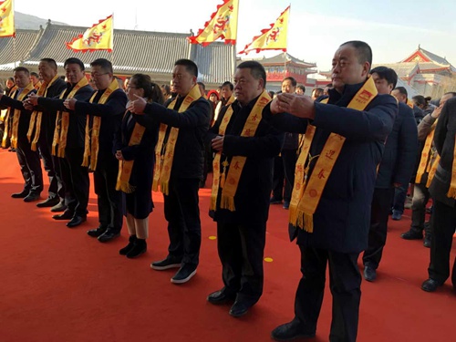 寧興剛董事長一行赴潼關(guān)古城參加迎春鳴鐘祈?；顒?></div>
                                <div   id=