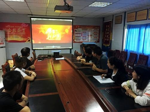 澄合分公司第十一項目部主題黨日觀影活動增強(qiáng)黨員奮進(jìn)動力
