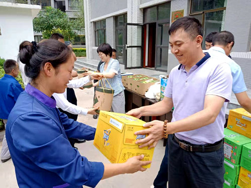陜煤建設(shè)公司：高溫慰問送清涼，防暑降溫暖人心