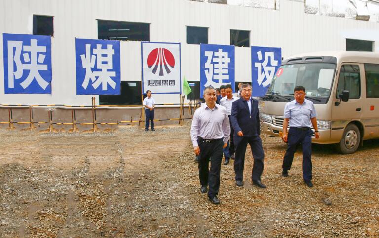 陜西省國資委黨委書記鄒展業(yè)、黨委副書記郁偉、陜煤集團(tuán)黨委書記、董事長楊照乾一行慰問陜煤建設(shè)天工公司項(xiàng)目部