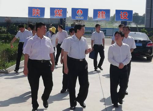 陜西省委常委、省委政法委書(shū)記莊長(zhǎng)興一行深入陜煤建設(shè)渭南分公司南京金龍電動(dòng)車(chē)項(xiàng)目開(kāi)展調(diào)研