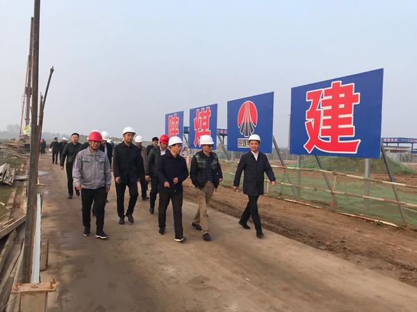渭南市常務(wù)副市長楊武民、開沃新能源汽車集團(tuán)副董事長丁星勝一行現(xiàn)場推進(jìn)渭南南京金龍項(xiàng)目建設(shè)