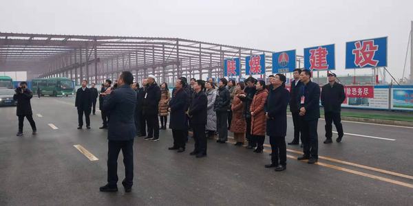 省人大代表觀摩團一行到渭南南京金龍電動車項目現(xiàn)場查看工程進(jìn)度
