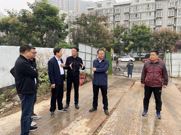 咸陽(yáng)市市委市政府督查室馮東航副主任赴智慧泊車公司住建局南廣場(chǎng)停車場(chǎng)項(xiàng)目視察