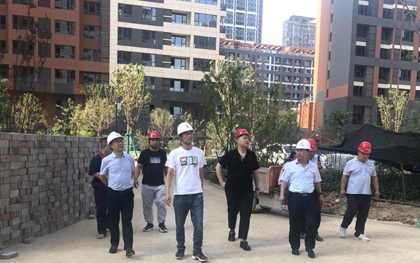 陜西煤業(yè)化工實(shí)業(yè)集團(tuán)有限公司黨委副書記、總經(jīng)理劉文一行到藍(lán)山水岸項(xiàng)目進(jìn)行調(diào)研