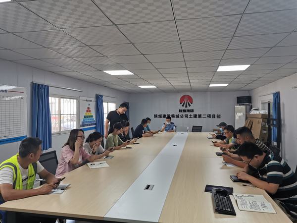 陜煤建設(shè)韓城分公司土建二項(xiàng)目部開展“警企攜手，全民反詐”宣傳活動(dòng)
