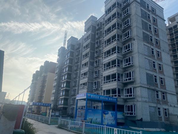 陜煤建設(shè)銅煤公司承建的白水縣萬(wàn)榮錦園小區(qū)2#、3#樓獲評(píng)“市級(jí)文明工地”稱(chēng)號(hào)