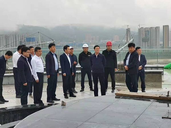 彬州市委書記王宏志、市長陳加寶一行蒞臨銀西高鐵彬州站前廣場(chǎng)項(xiàng)目檢查指導(dǎo)工作
