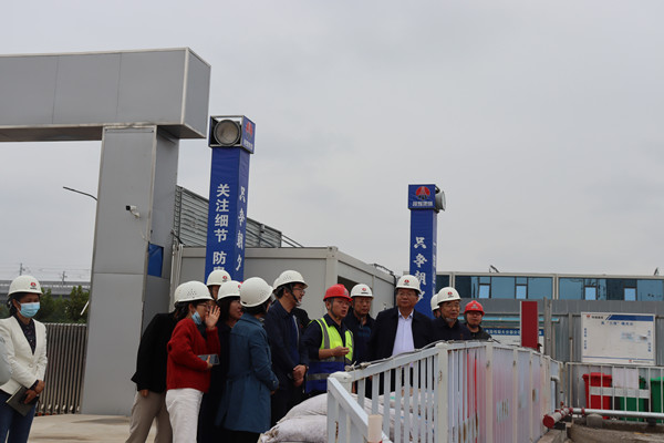 陜西省西咸新區(qū)灃西新城開發(fā)建設(shè)（集團(tuán)）有限公司黨委書記、董事長楊建柱一行蒞臨灃西新城第五學(xué)校項(xiàng)目調(diào)研指導(dǎo)工作