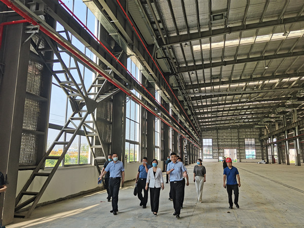 河南省長葛市市長張曉麗一行深入陜煤建設渭南分公司河南龐源塔式起重機項目調(diào)研指導工作