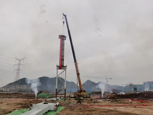 陜煤建設漢中分公司漢鋼新建中厚板項目成品庫鋼柱順利完成首吊