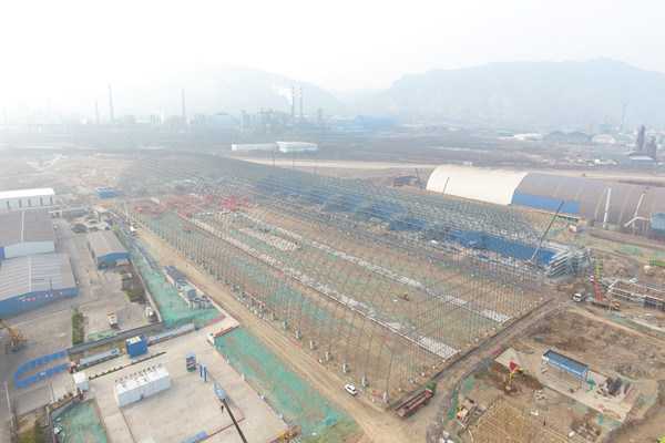 陜煤建設(shè)漢中分公司龍鋼機(jī)械化綜合一次料場項目大跨度鋼結(jié)構(gòu)網(wǎng)架順利合攏