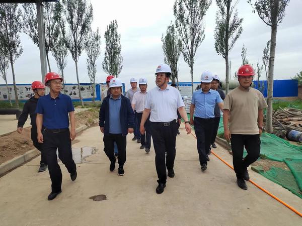 陜西彬長集團有限公司董事長、黨委書記白永明一行蒞臨陜煤建設路橋分公司彬長項目部檢查