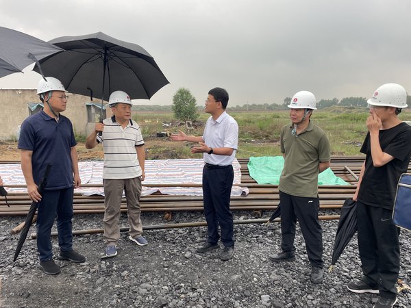 西安鐵路監(jiān)管局、陜西省交通廳檢查組一行蒞臨靖神鐵路孟紅聯(lián)絡線王則灣大橋調(diào)研指導工作