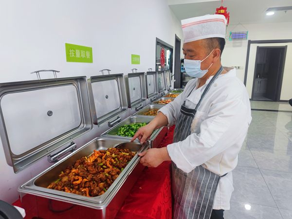 陜煤建設(shè)礦建三公司：走進(jìn)職工食堂，品嘗專“暑”美食