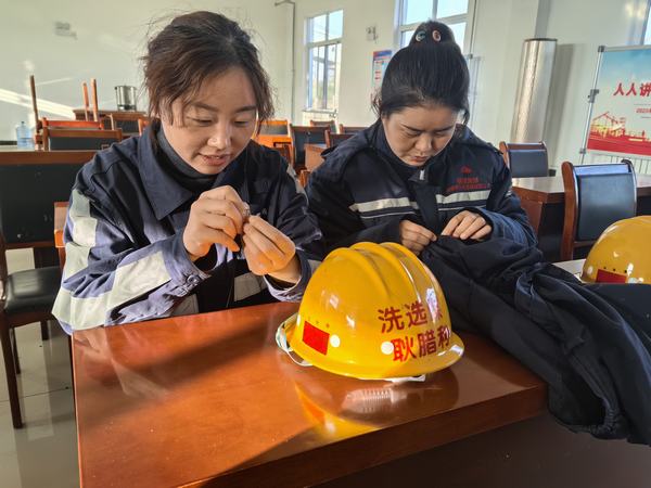 陜煤建設(shè)洗選煤運(yùn)營公司神渭蒲城運(yùn)營項目部：縫補(bǔ)暖人心 “針”情囑安全