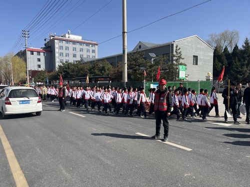 陜煤建設(shè)榆林公司第一項(xiàng)目部：開啟“守護(hù)模式”為學(xué)子們安全保駕護(hù)航 踐行國企社會擔(dān)當(dāng)