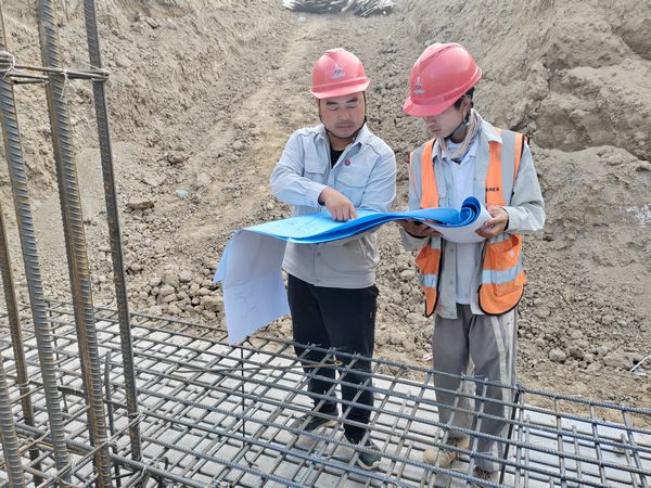 陜煤建設(shè)天工公司新疆第一項(xiàng)目部：導(dǎo)師帶徒把好人才“關(guān)”