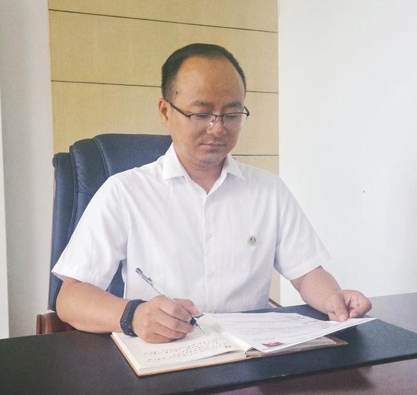 匠心書壯志，妙手繪華章