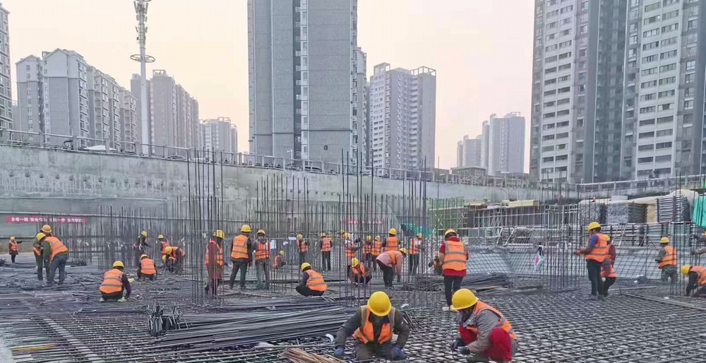 陜煤建設(shè)新龍城直屬項(xiàng)目部：國(guó)慶假日不打烊，熱火朝天忙生產(chǎn)