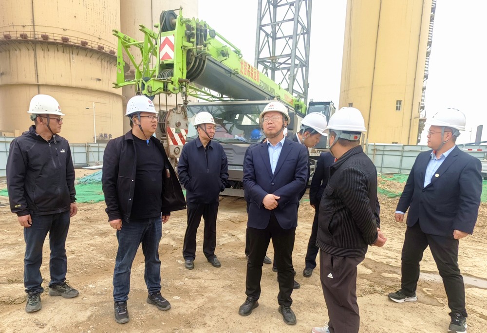 陜西陜煤榆北煤業(yè)有限公司黨委委員、副總經(jīng)理黃永安一行深入天工公司基層項目檢查指導