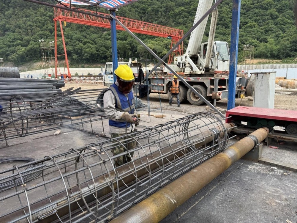 陜煤建設(shè)銅煤公司：黃陵店頭電廠二期建設(shè)者迎“烤”驗(yàn)，千根樁基提前拔地而起