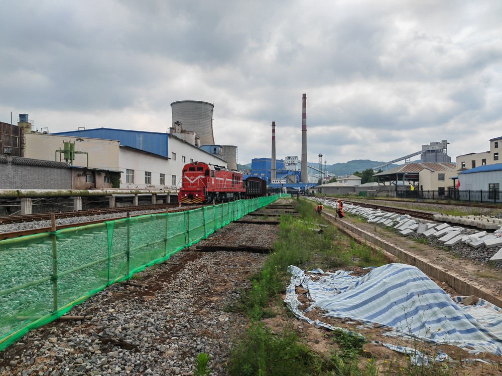 陜煤建設(shè)路橋分公司黃陵項目部迎雨季、戰(zhàn)酷暑、攻堅沖刺保工期