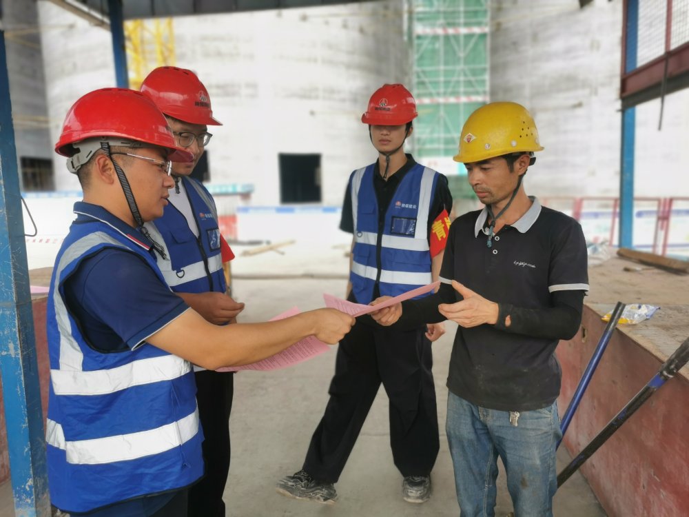 “炎值”勁爆！看陜煤建設(shè)韓城分公司土建十一項目部如何積極應(yīng)對高溫“烤”驗