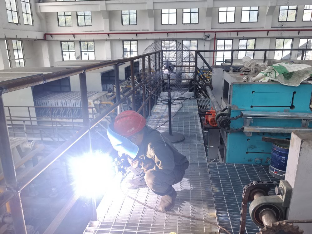 陜煤建設韓城分公司安裝六項目部：“清涼暴擊”已就位！硬核守護工地“抗暑特種兵”