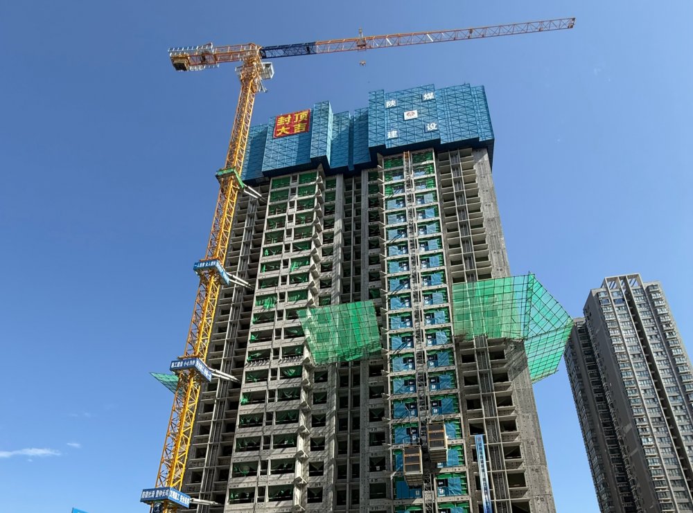 安居夢再進一步！構(gòu)件廠集中安置地項目主體結(jié)構(gòu)圓滿封頂