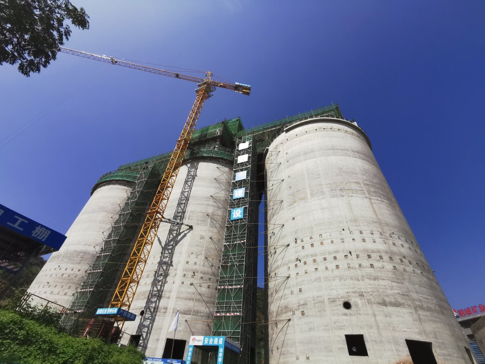 陜煤建設(shè)韓城分公司土建十一部：中秋月照施工路，國(guó)慶情燃建設(shè)魂