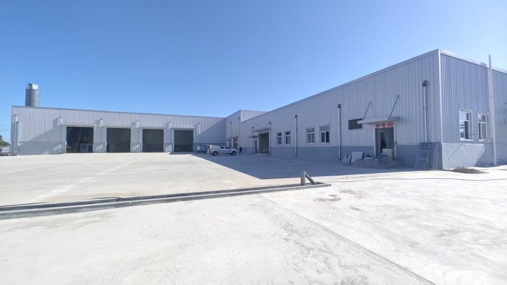 陜煤建設(shè)路橋分公司胡家河煤礦二號(hào)風(fēng)井及附屬工程膠輪車庫、材料庫、砂石料庫工程通過預(yù)驗(yàn)收