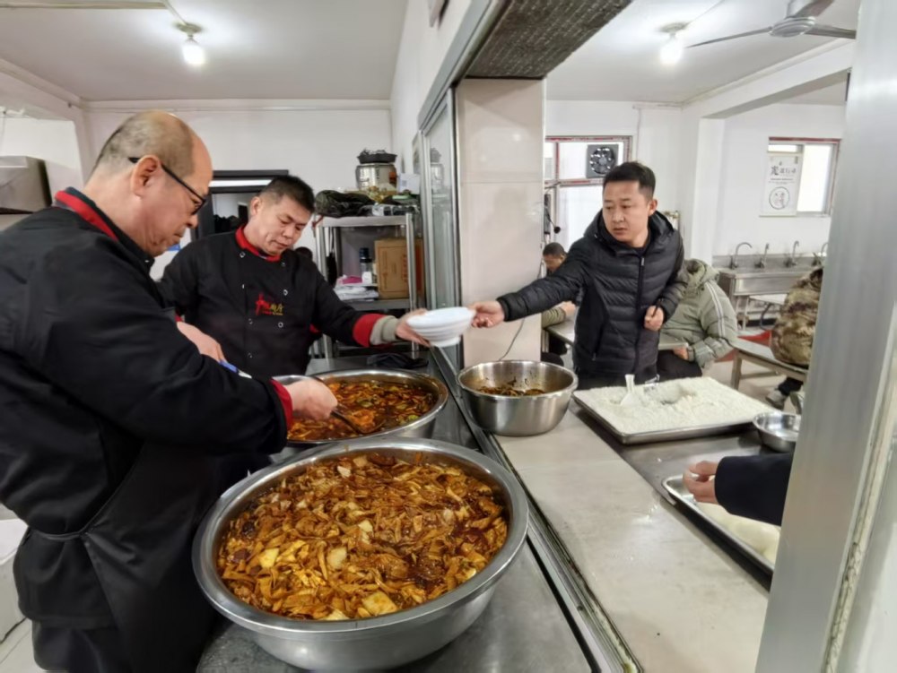 陜煤建設(shè)煤礦運(yùn)營(yíng)服務(wù)分公司：一線寒冬，后勤送暖