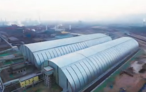 陜煤建設(shè)漢中分公司承建的龍鋼機(jī)械化綜合一次料場(chǎng)C型料庫24米平臺(tái)澆筑順利合攏