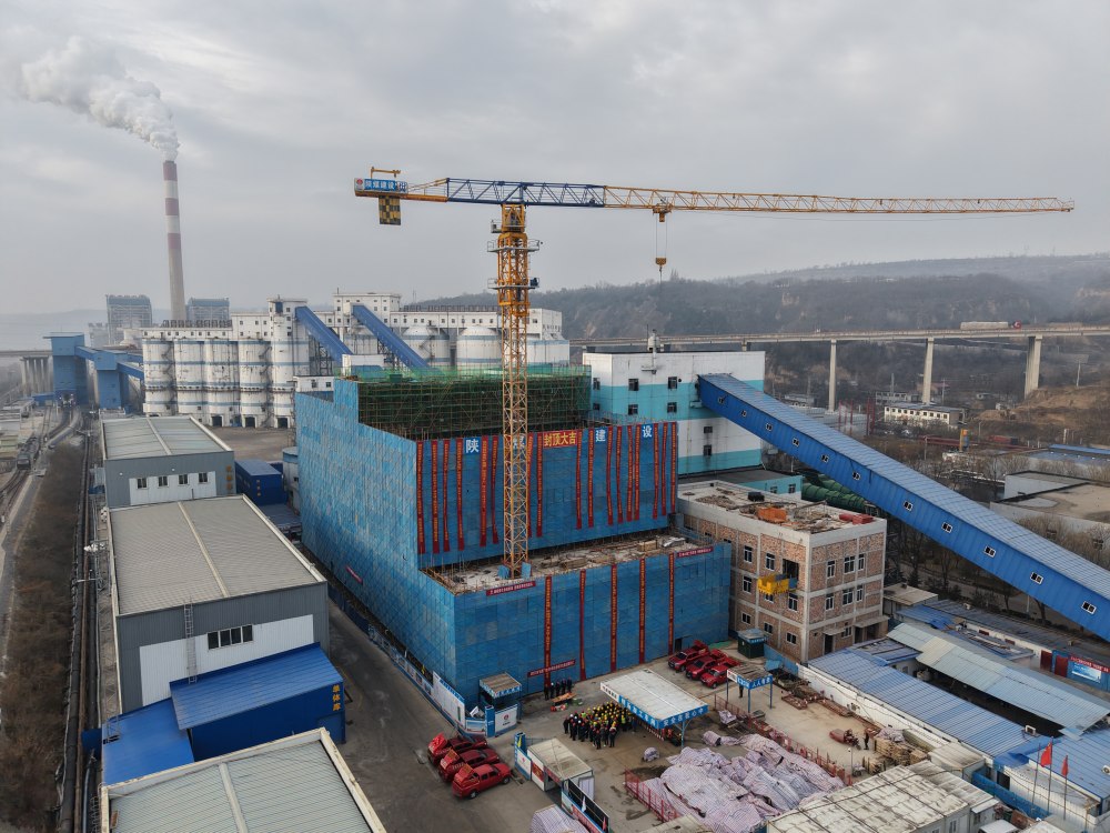 陜煤建設(shè)渭南分公司第三項(xiàng)目部：喜封金頂鼓干勁 業(yè)主慰問(wèn)暖人心