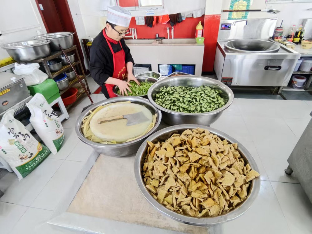 陜煤建設(shè)煤礦運(yùn)營(yíng)服務(wù)分公司:春節(jié)臨近樹(shù)新風(fēng) 勤儉節(jié)約護(hù)“舌尖文明”