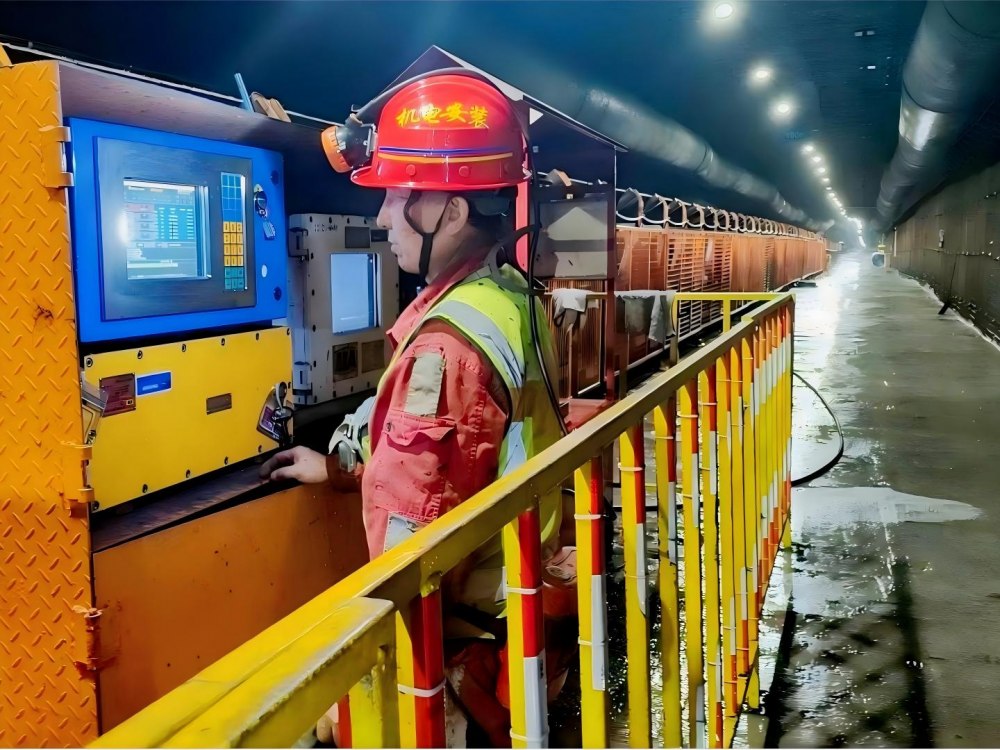 陜煤建設(shè)機(jī)電安裝公司：春節(jié)堅(jiān)守保工期，奉獻(xiàn)擔(dān)當(dāng)寫(xiě)新篇！